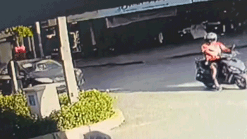 Çevredekiler yardıma koştu! Hızla seyreden sürücü...