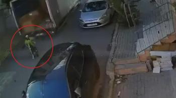 Avcılar'da korkunç anlar kamerada! Yolda yürüyen kadına çarpan kamyonet can aldı