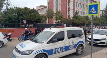 Adana'da dehşet! Okula ekmek bıçağıyla geldi, arkadaşını yaraladı