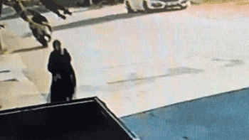 Telefonla konuşurken kapkaça uğradı! Motosikletle yaklaşıp...