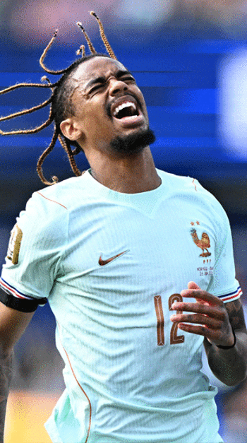 Avrupa devi yılın transferi! Barcola'da mutlu son yakınLiverpool, uzun süredir peşinde olduğu Bradley Barcola transferinde sona yaklaştı. İngiliz ekibinin PSG ile anlaşma sağladığı, 100 milyon sterlinlik bonservisin bonuslarla birlikte 140 milyon euroya ulaşabileceği öne sürüldü.