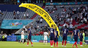 EURO 2020'deki Fransa-Almanya maçında paraşütlü protesto
