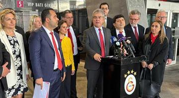 Galatasaray'da başkan adayı olan Süheyl Batum yönetim listesini teslim etti