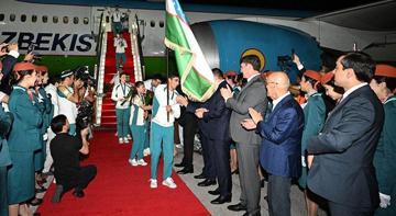 Özbekistan kafilesine Taşkent'te coşkulu karşılama!