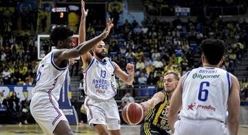 Anadolu Efes - Fenerbahçe Beko maçından kareler