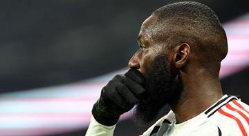 Beşiktaş yönetimine istifa tepkisi! Masuaku'ya ıslık