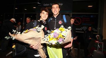 Milli yüzücüler Kuzey Tunçelli ve Emre Sakçı yurda döndü!