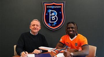 Başakşehir transferi resmen açıkladı! İrlandalı Milli futbolcuyla sözleşme imzalandı