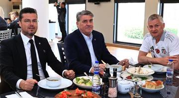 Beşiktaş Başkanı Serdal Adalı takımla buluştu