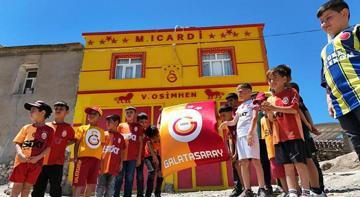 Galatasaraylı taraftar evini sarı-kırmızıya boyattı, 5. yıldızı ekledi