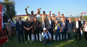 Tokat'ta Şehit Tümgeneral Aydoğan Aydın Karakucak Güreşleri!