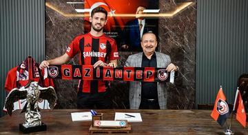 Arda Kızıldağ'ın imza töreninden kareler