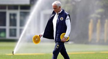 Fenerbahçe'de sağ bek transferi sil baştan! 2 yıldızdan kötü haber