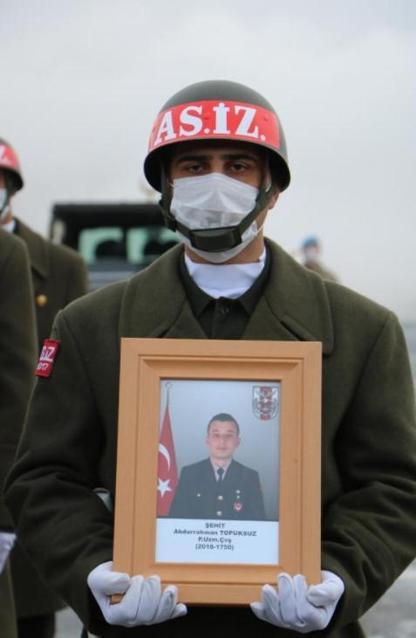 Şehit asker, Hakkaride düzenlenen törenle memleketine uğurlandı