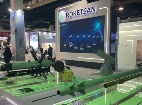 Roketsan son teknolojiye sahip sistemlerini Pakistan'da sergiliyor