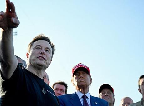 Trump, SpaceX'e ait Starship roketinin fırlatılmasını Musk'la izledi