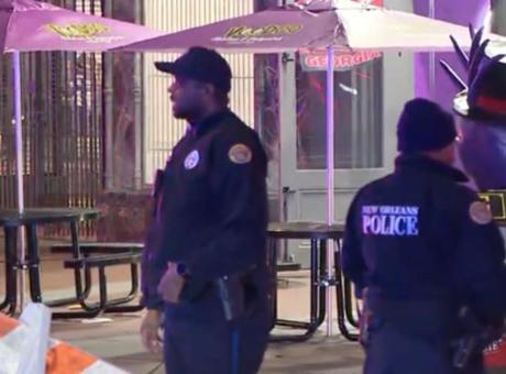 Son Dakika! ABD'de bir araç kalabalığa daldı! 10 ölü