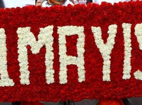 Ekonomi yönetimi, 1 Mayıs Emek ve Dayanışma Günü'nü kutladı