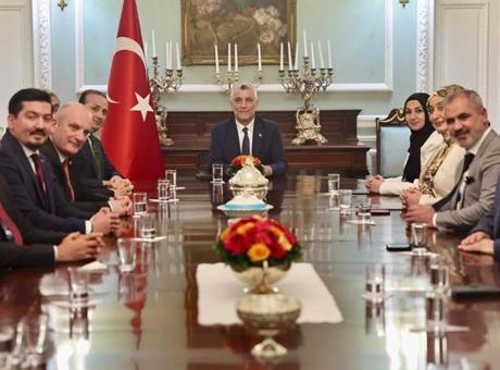 Ticaret Bakanı Bolat, Londra'ya gitti