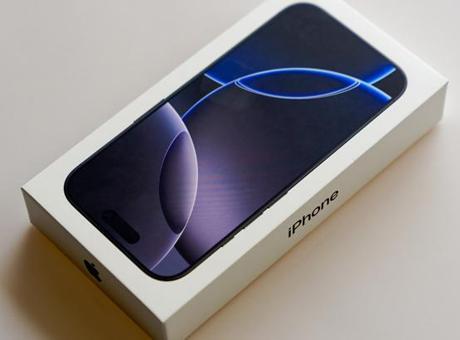 iPhone 16E vs iPhone 16: Hangi model daha iyi?