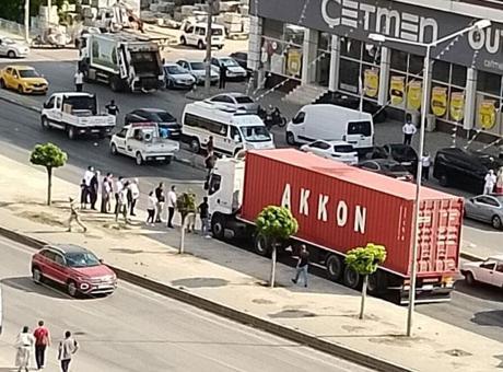 683883ec911df68ede45a9a6 İzmir'de dehşet anları! Otomobile pompalı tüfekle saldırdılar: 3 ölü var