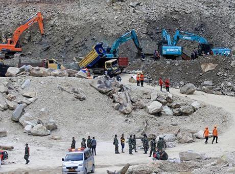6839be46691548ef573772e9 Endonezya’da taş ocağında göçük: 10 ölü