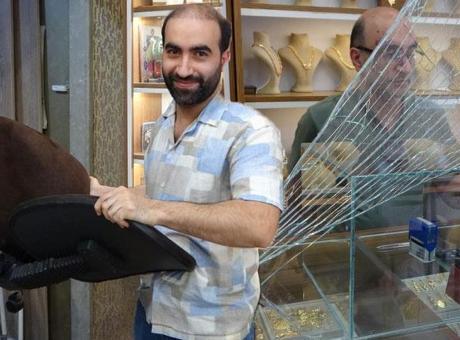 6839c139651bfdc11b9b336a Kuyumcuyu soymaya kalktı... Çalışan sandalye fırlattı