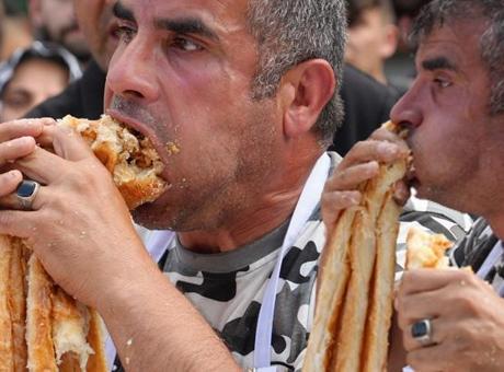 Günlerce aç kaldı! Bursa'da bir ilginç yarışma