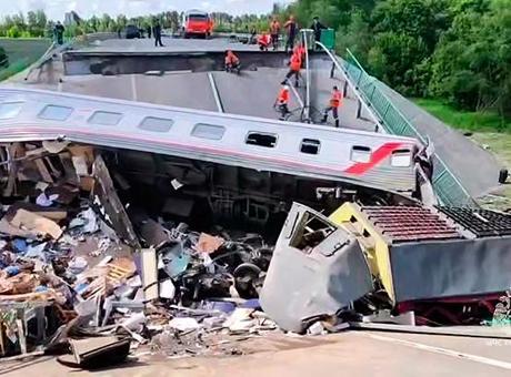 683c2c8d691548ef5737786e Son Dakika! Rusya'da iki köprü 'patlamalarla' çöktü: 7 ölü