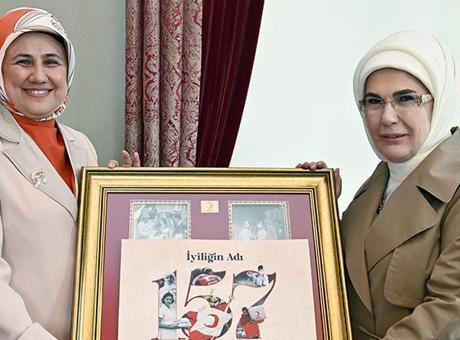 683db752146b3dd168fef880 Emine Erdoğan, Türk Kızılay'a kurban bağışında bulundu