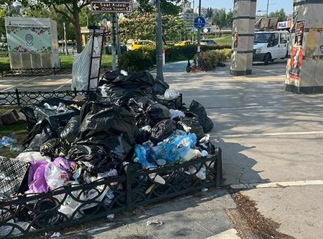 683ea1de146b3dd168fefb07 İzmir'de grev 6. gününde: Konak'ta çöp yığınları oluştu