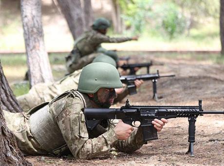 683ebde4651bfdc11b9b44a8 Baba ve oğulları aynı koğuşta! 28 günlük görev tamamlandı