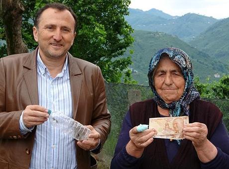 683fe546a12e54de7c11262d Canlısını getirene 1 TL: Bu böcek dünyanın sonunu getirebilir