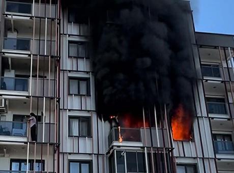 683ff7ee146b3dd168ff00eb Çanakkale’de site yangını: 10 kişi hastaneye kaldırıldı