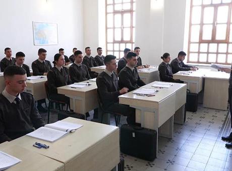 6841b266691548ef57378fe3 7 dili ileri seviyede öğreniyorlar! TSK'nın subay adayları Kuleli'de