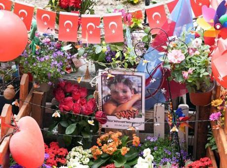 6842d4b8911df68ede45d47f Minguzzi'nin teyzesinden duygulandıran bayram paylaşımı