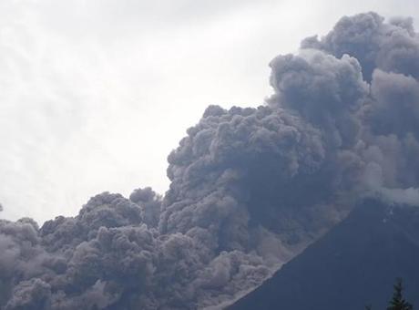 6842e668146b3dd168ff0a4c Guatemala’daki Fuego Yanardağı patladı
