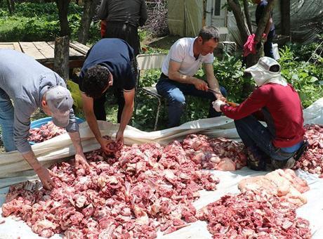 6843ee7fa12e54de7c11321d Zengin-fakir ayrımı yok! Köyde asırlık bayram geleneği, herkes meydana akın etti