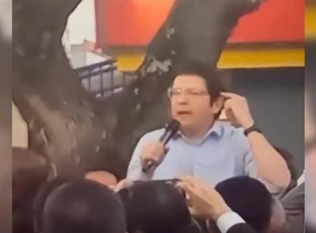 68453f35651bfdc11b9b52fe SON DAKİKA HABERLERİ: KOLOMBİYA'DA SİLAHLI SALDIRIYA UĞRAYAN BAŞKANLIK ADAYI SENATÖR AĞIR YARALANDI