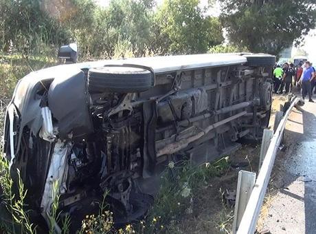 6845519ea12e54de7c11385c Antalya'da can pazarı! Tur minibüsü devrildi, çok sayıda turist yaralandı