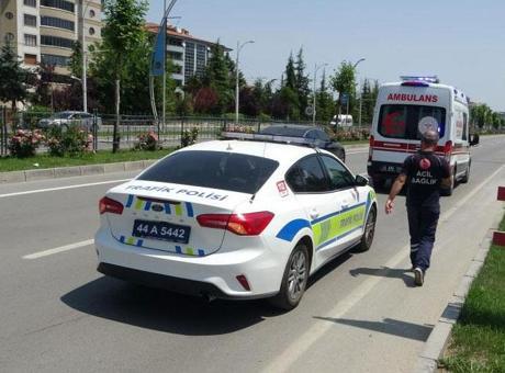 684562b5a12e54de7c113913 Yer: Malatya! Eşi ile tartışan kadın seyir halindeki araçtan atladı