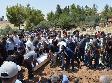 684824a1691548ef5737a8e0 İzmir'de ölen 3 kardeş, Mardin’de yan yana toprağa verildi
