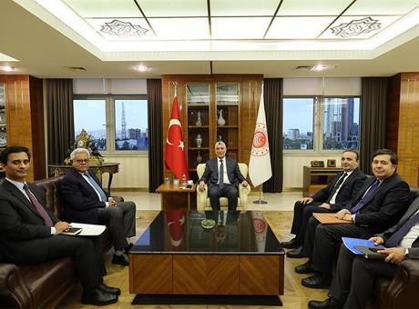 684882cc911df68ede45e152 Bakan Bolat Pakistan'ın Ankara Büyükelçisi ile bir araya geldi