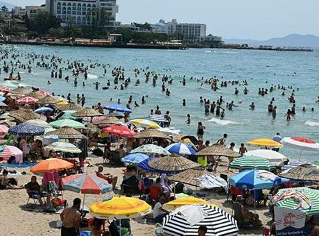 68498d96911df68ede45e7c0 Kuşadası'nda turizmciler sezondan umutlu