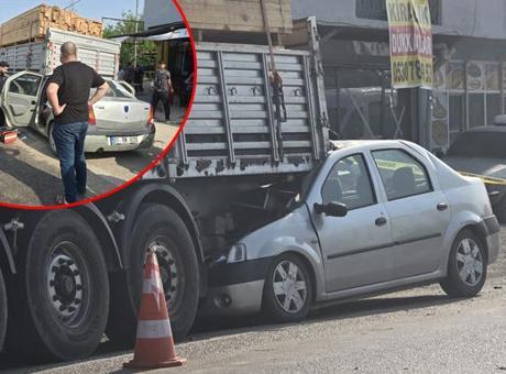 684af1fa6c689faa63f7e040 Adana'da feci kaza! Otomobil, kamyona arkadan çarptı: 1 ölü, 1 yaralı