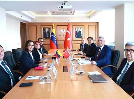 684c47166c689faa63f7f01b Bakan Bolat, Venezuelalı mevkidaşı Calderon ile bir araya geldi