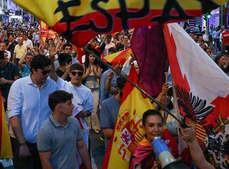 684d27709c7329039540599a İspanya sokakları karıştı: Halk, Başbakan Sanchez'e tepkili!