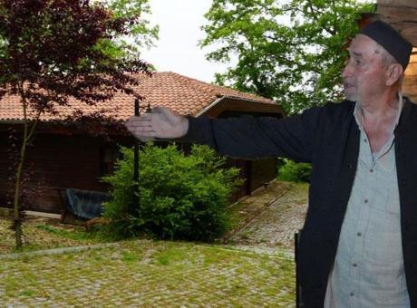 684e9527105959d3b8d43b8f 710 yıllık gizem! Her gece aniden ışıkları yanıyor: ‘İçeride bir şeylerin olduğunu hissediyoruz’