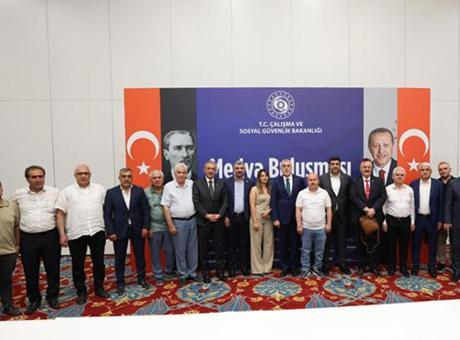 684eaedc9c73290395405c0a Bakan Işıkhan, Mardin'de basın mensuplarıyla buluştu