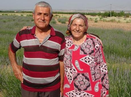684fd27b105959d3b8d440e7 İnternette gördüler, hayatları değişti! Emekli çift kendi işlerinin patronu oldu